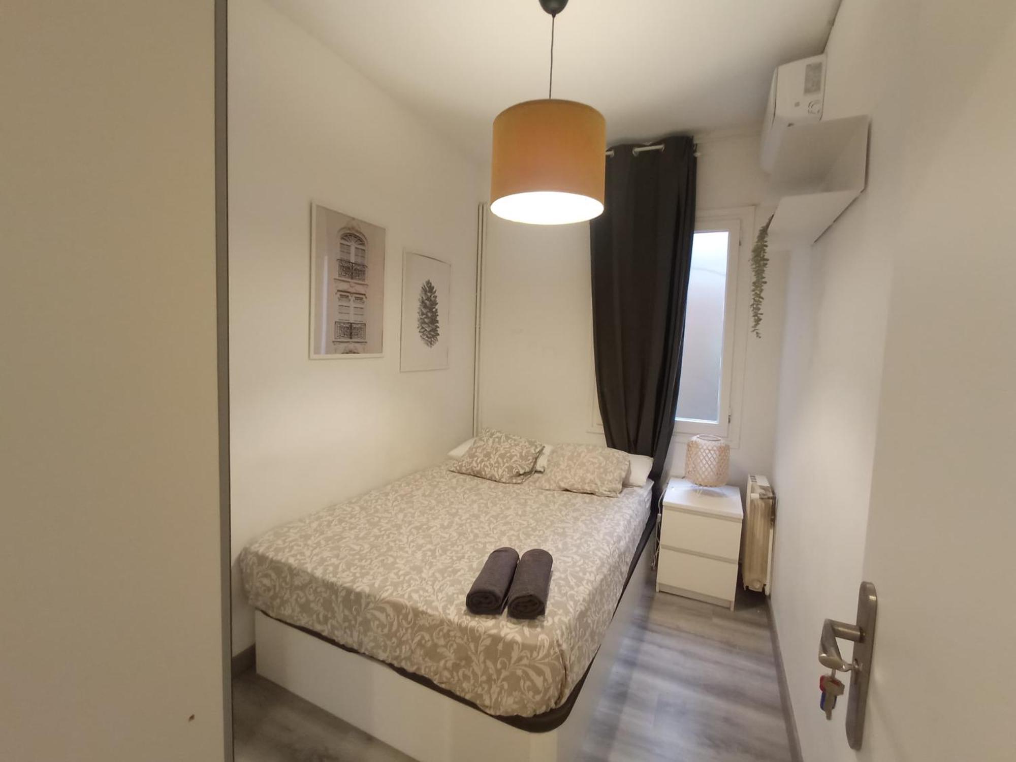 Private Rooms On Tamarit Street Барселона Экстерьер фото