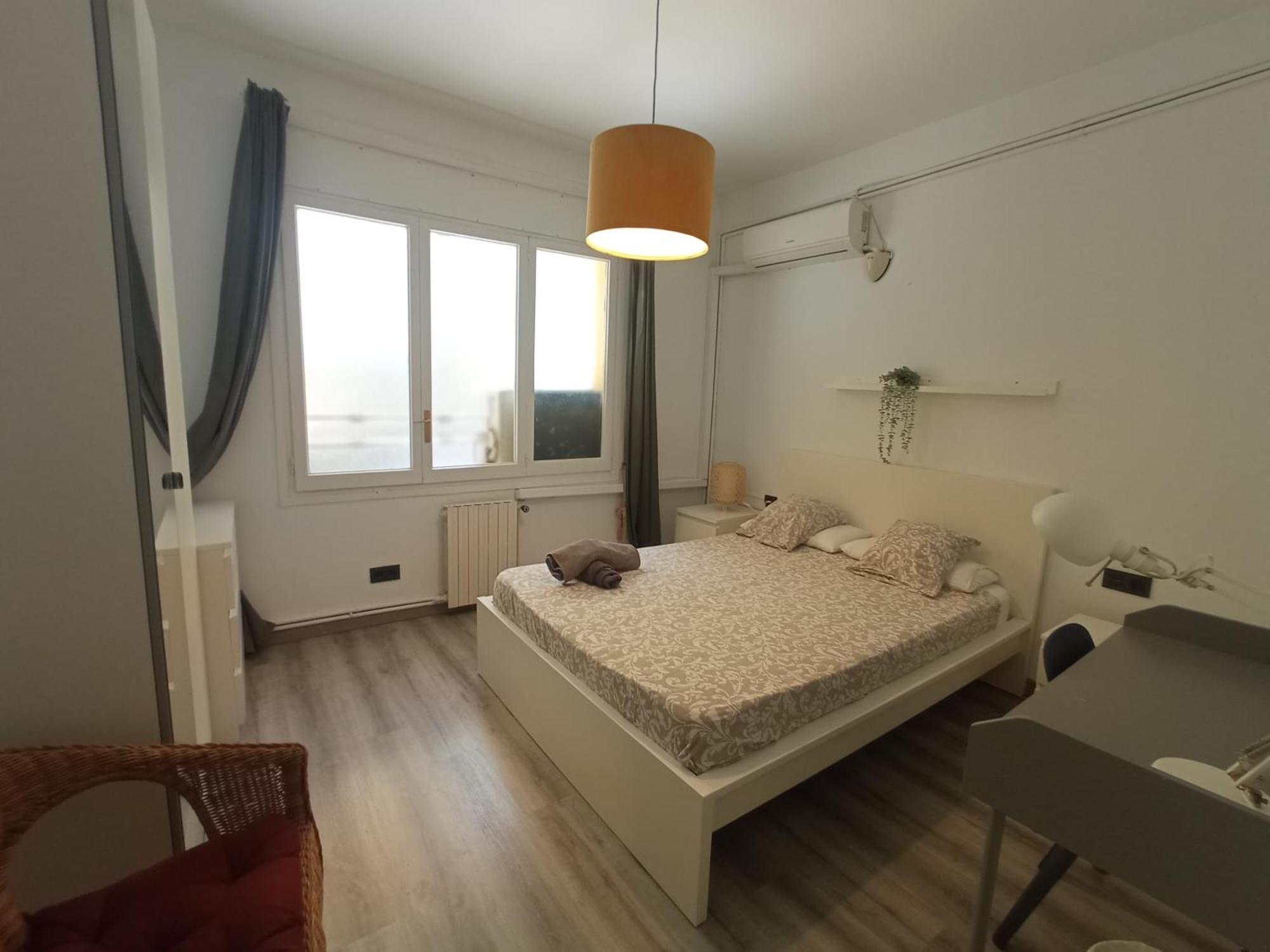 Private Rooms On Tamarit Street Барселона Экстерьер фото